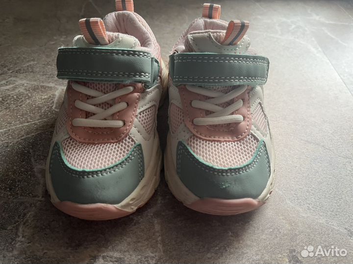 Кроссовки детские 22 размер