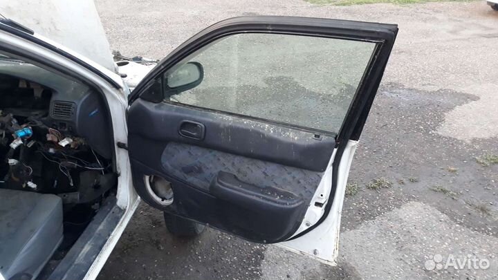 Дверь правая передняя toyota carib ae114