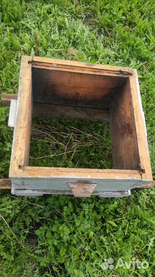 Улей, рамки, роевня, ловушка, кормушки