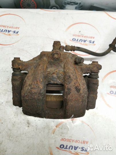 Суппорт тормозной передний левый Honda Cr-V 2.0