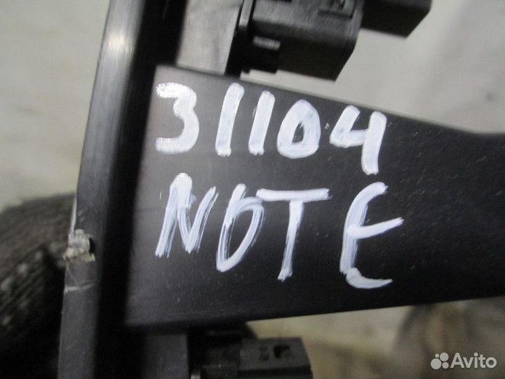 Блок кнопок обогрева сидений Nissan Note (E11) 200