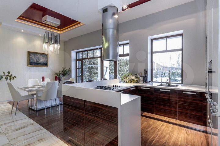 Дом 250 м² на участке 6 сот.