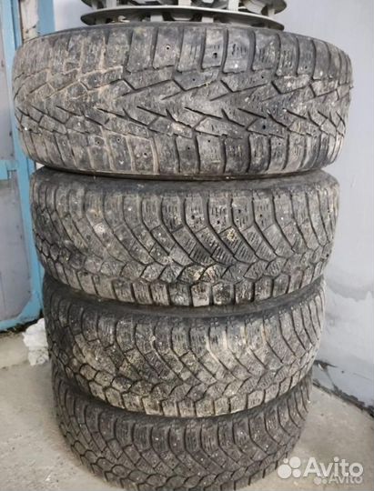 Продам комплект зимней резины от Kia Rio