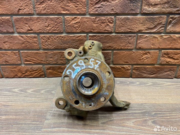 Кулак передний левый Volkswagen Golf 7 Octavia A7