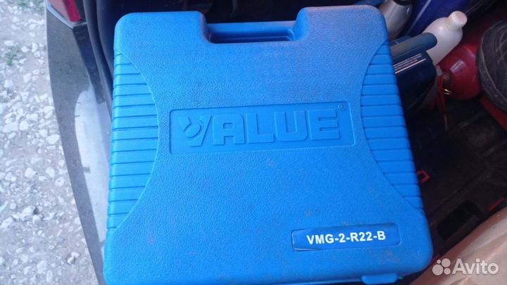 Вакуумный насос и шланги с манометром