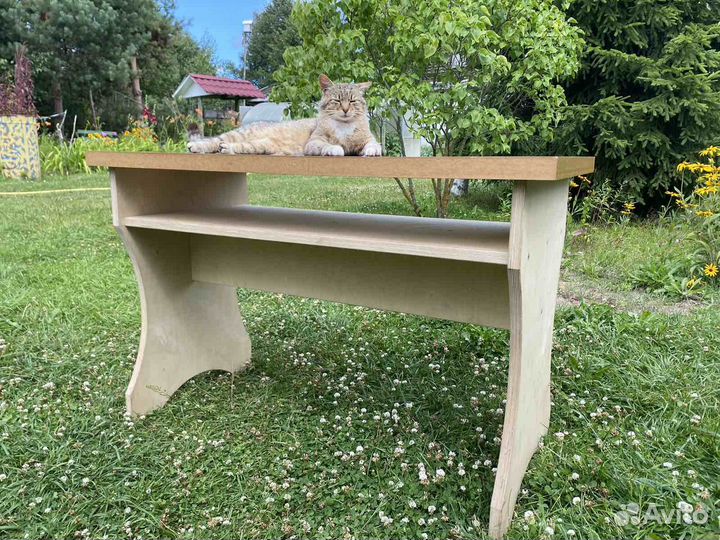 Скамья и стол из дерева