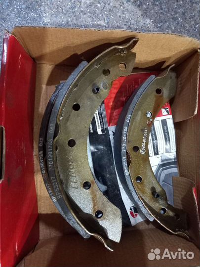 Продам задние колодки для renault