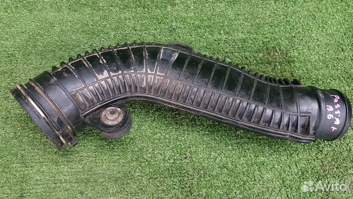 Volkswagen Passat b6 Патрубок интеркулера