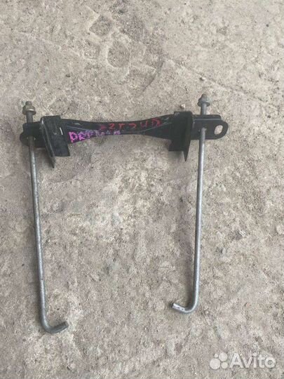 Крепление аккумулятора