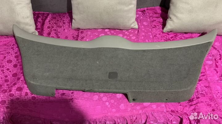 Обшивка крышки багажника Subaru Impreza