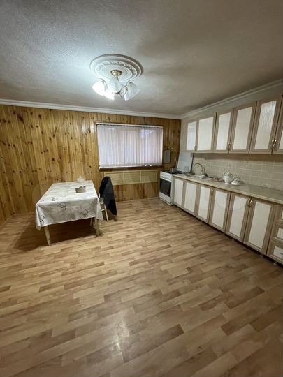 Дом 5000 м² на участке 12 сот.