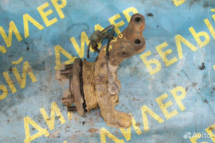 Поворотный кулак Toyota Avensis