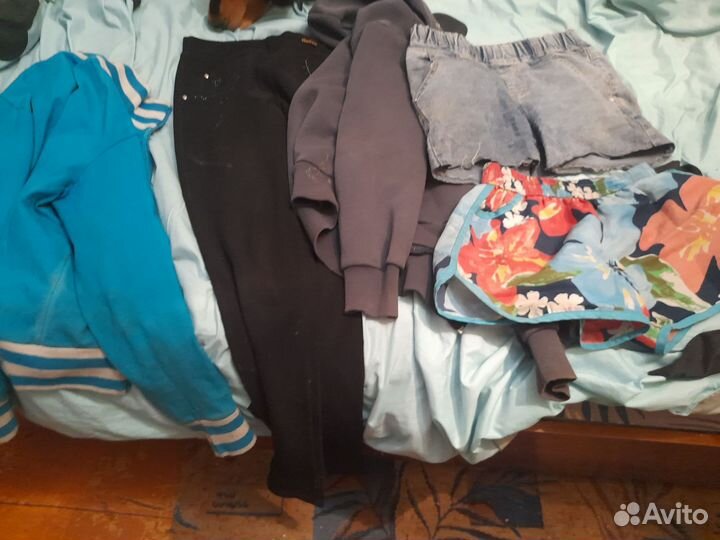 Отдам бесплатно женские вещи 42-44