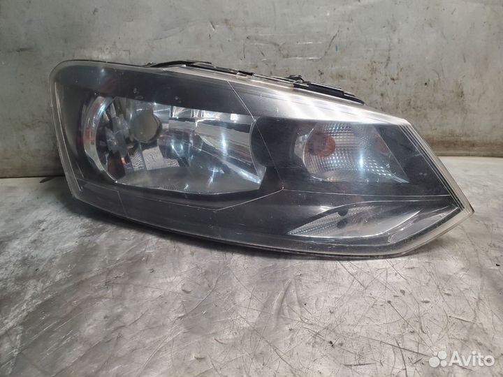 VW Polo Фара правая