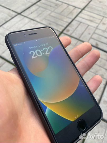Телефон iPhone 8 64 gb