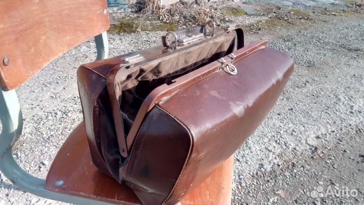 Саквояж. Настоящий, старинный. Замки работают