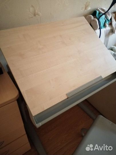 Школьный стол и стул