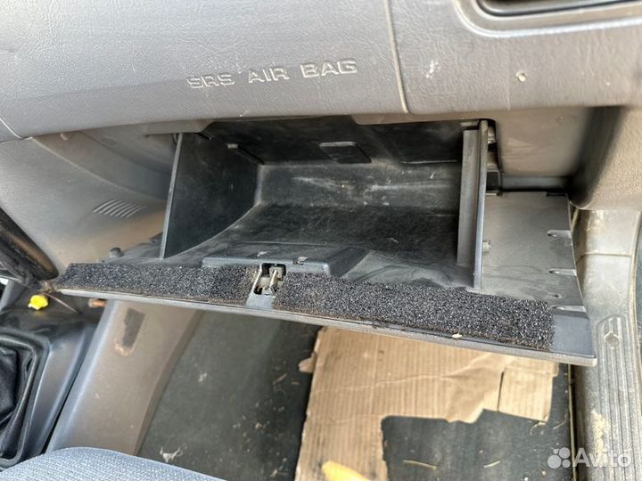 Бардачок Kia Sportage 2.0 FE 2003