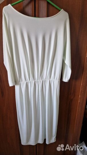 Платье белое с открытой спиной