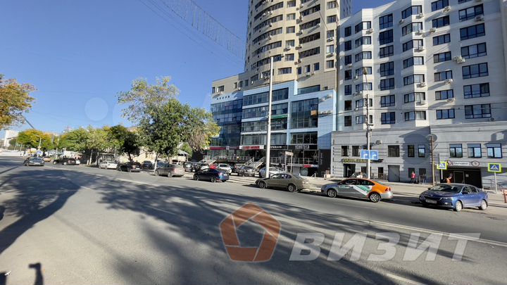 Торговое помещение на первой линии с парковкой