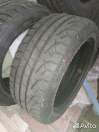 Pirelli Chrono Winter 215/45 R16