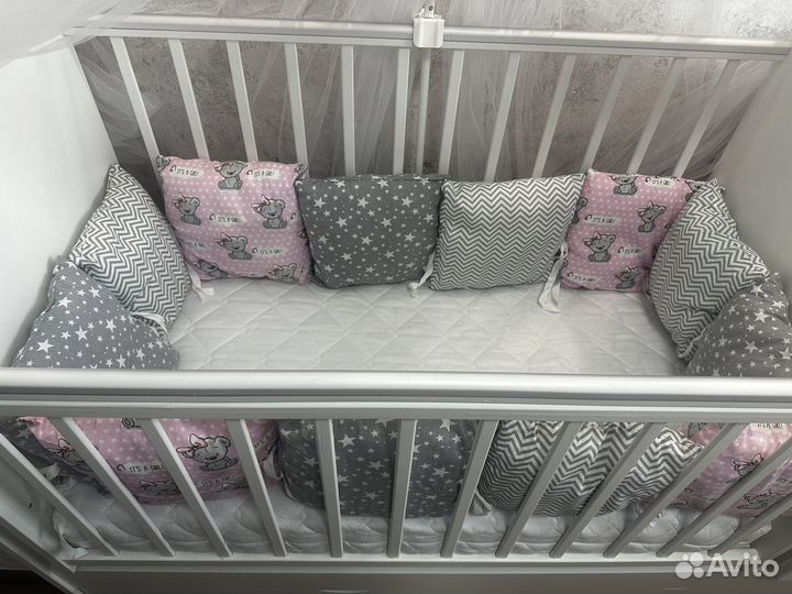 Детская кроватка с маятником и пеленальным комодом