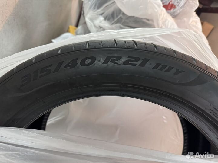 Pirelli Scorpion 275/45 R21 и 315/40 R21