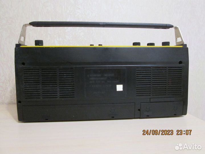 Кассетный ретро-магнитофон 