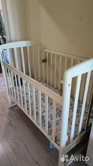 Детская кроватка