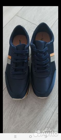 Кроссовки женские