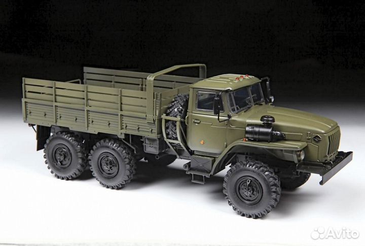 Сборная модель автомобиля Урал-4320 (1:35)