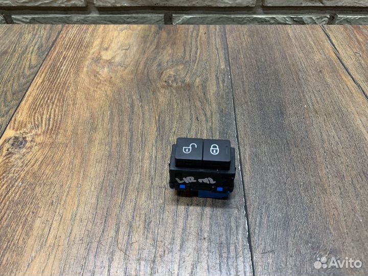 Range Rover Sport Кнопка центрального замка LH RH