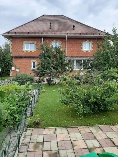 Коттедж 213 м² на участке 10 сот.