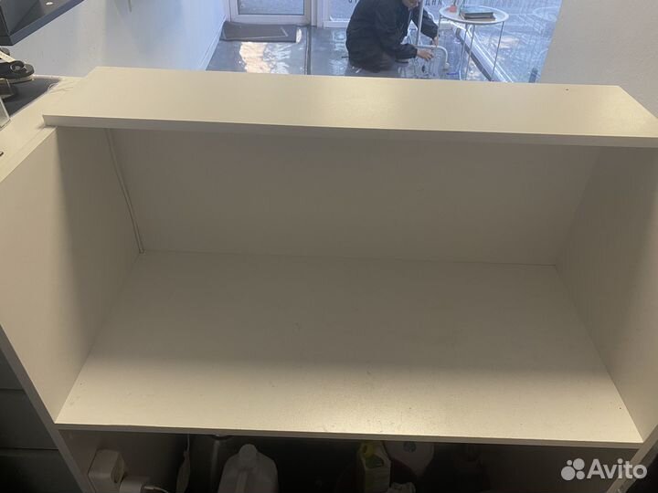 Стойка рецепшн, зеркало, полки, комод