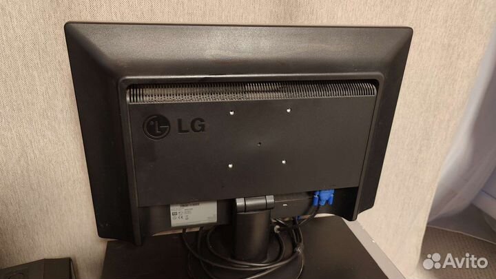 Монитор LG 19