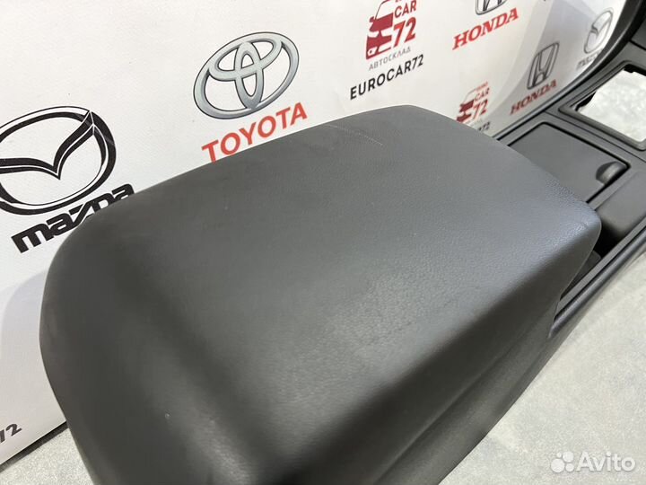 Подлокотник в сборе Mazda Axela BK 2002-2008