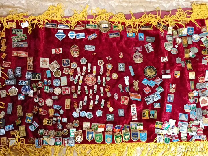 Значки, монеты