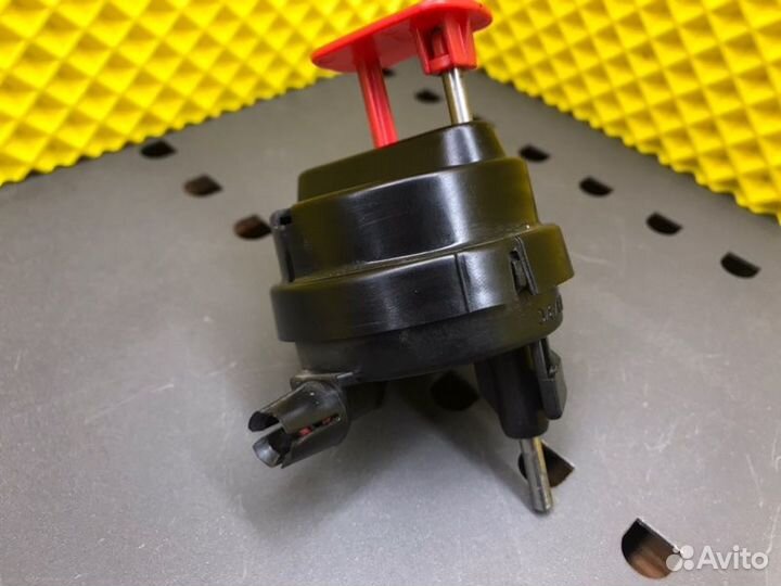 Активатор лючка бензобака Mercedes-Benz E-Class