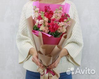 Букет из 9 маттиол яркий микс в стильной упаковке