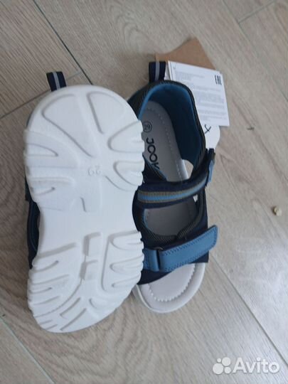 Сандалии новые