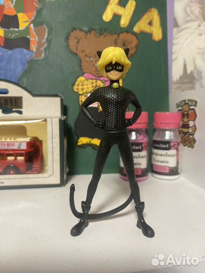 Фигурка суперкот кот Нуар из Kinder maxi