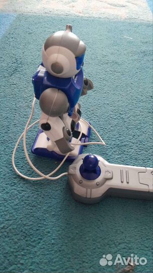 Робот на пульте управления