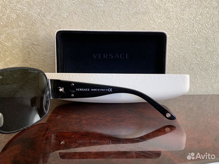 Солнцезащитные очки versace