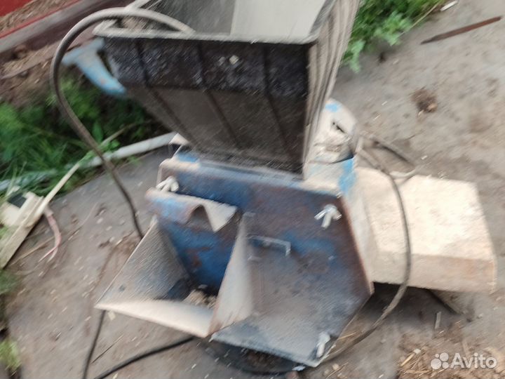 Зернодробилка молотковая