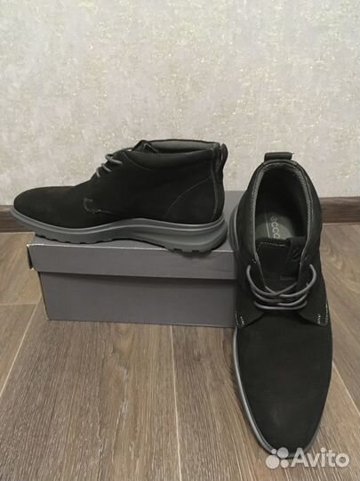 Продам ботинки