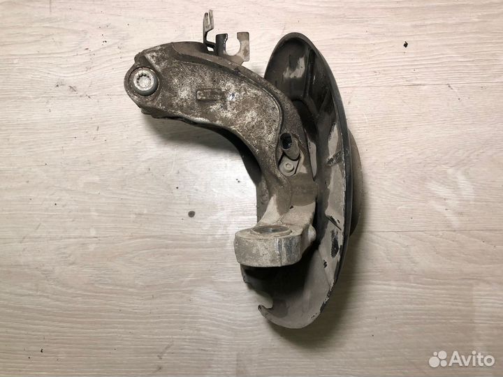 Поворотный кулак передний лев прав VW Passat B6