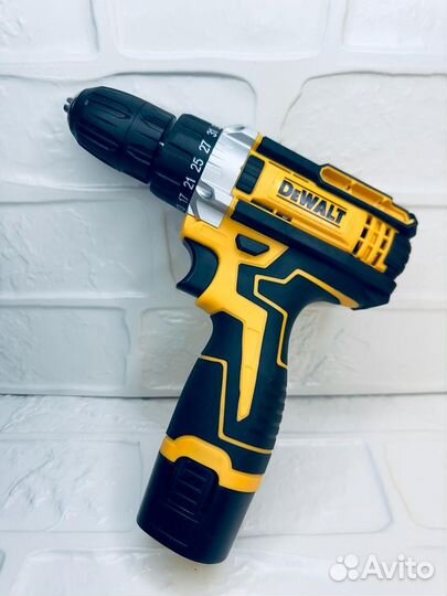 Шуруповерт новый DeWalt 18V с кейсом и набором