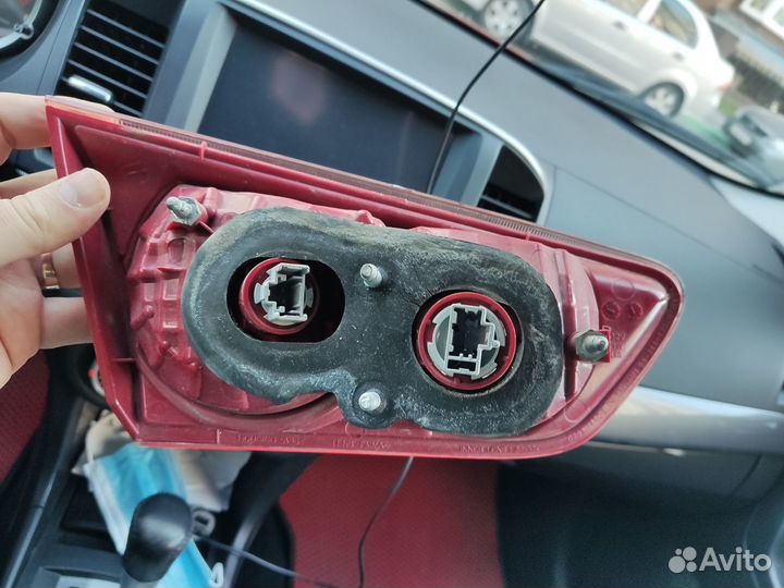 Фонарь внутренний mitsubishi lancer x