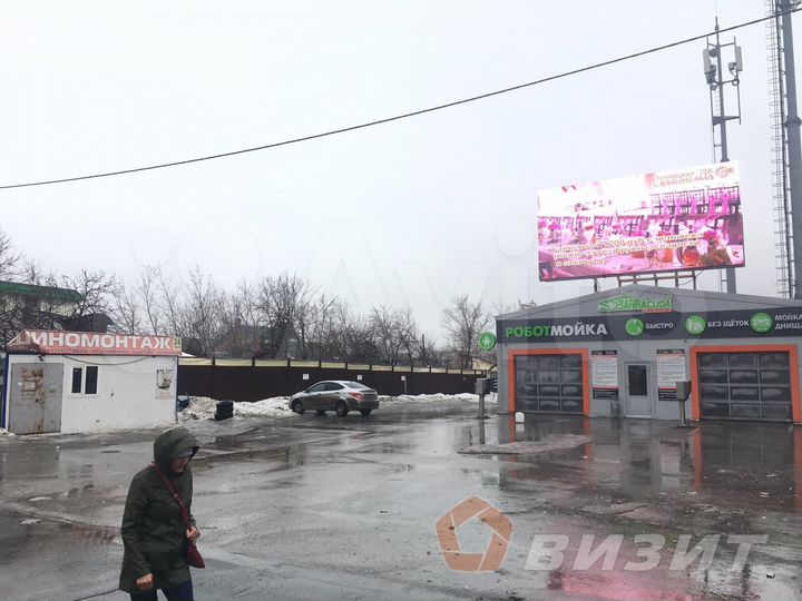 Шиномонтаж с оборудованием на авто трафике