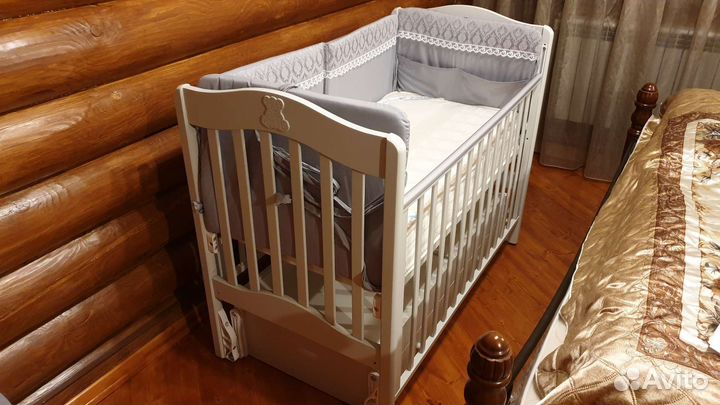 Детская кровать для новорожденных с маятником